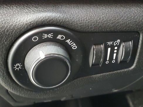 Used 2015 Chrysler 200 Limited image 26