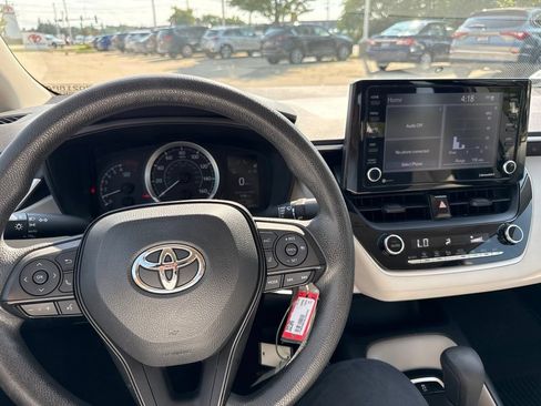 Used 2022 Toyota Corolla LE FWD image 17