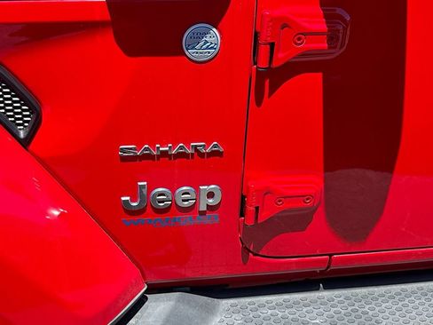 Used 2022 Jeep Wrangler Unlimited Sahara w/ Cold Weather Group AWD/4WD image 33