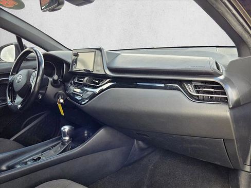 Used 2018 Toyota C-HR XLE image 19