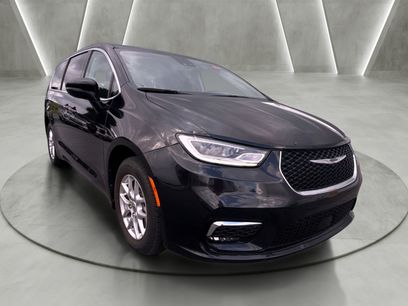Used 2023 Chrysler Pacifica Touring-L