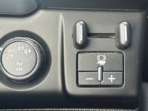 Used 2018 Chevrolet Tahoe Premier AWD/4WD image 39