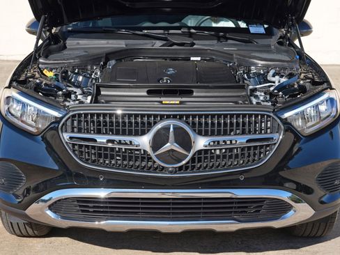 Used 2025 Mercedes-Benz GLC 350e 4MATIC image 8