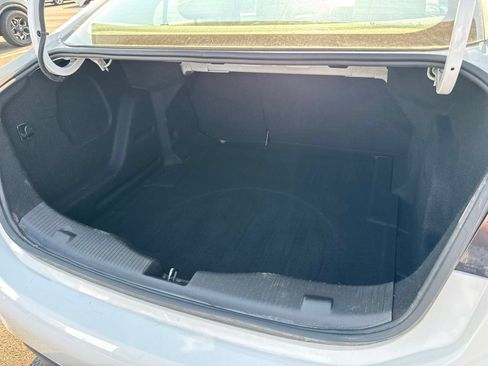 Used 2018 Chevrolet Cruze LT FWD image 14