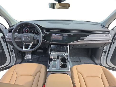 Certified 2025 Audi Q7 Premium w/ Convenience Package image 9