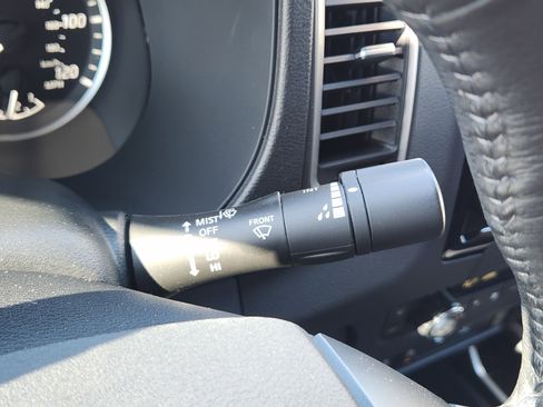 Used 2024 Nissan Frontier SV w/ SV Convenience Package image 35