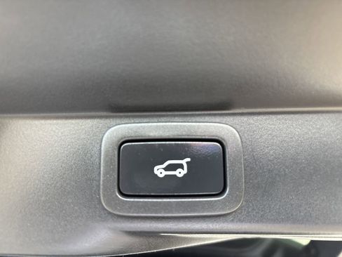 Used 2018 Land Rover Range Rover Sport SVR image 30