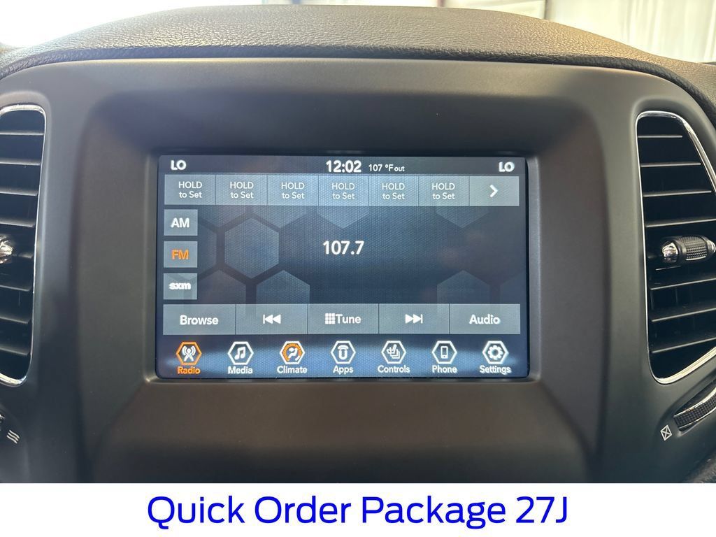 Used 2018 Jeep Compass Latitude w/ Popular Equipment Group AWD/4WD image 28