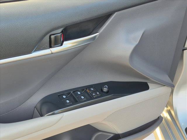 Used 2019 Toyota Camry SE w/ Convenience Package FWD image 7