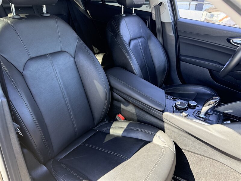 Used 2018 Alfa Romeo Giulia AWD image 29