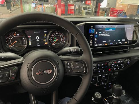 New 2025 Jeep Gladiator Sport image 2