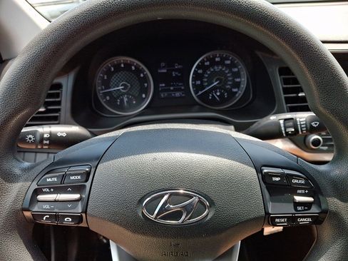 Used 2019 Hyundai Elantra SE w/ Cargo Package FWD image 18