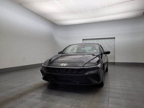 Used 2025 Hyundai Elantra SE image 15