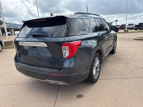 Used 2022 Ford Explorer XLT w/ Equipment Group 202A RWD image 7
