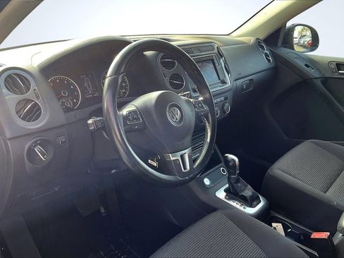 Used 2017 Volkswagen Tiguan Limited w/ Premium Package image 14
