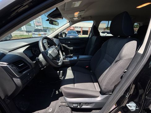 Used 2025 Nissan Rogue SV FWD image 29