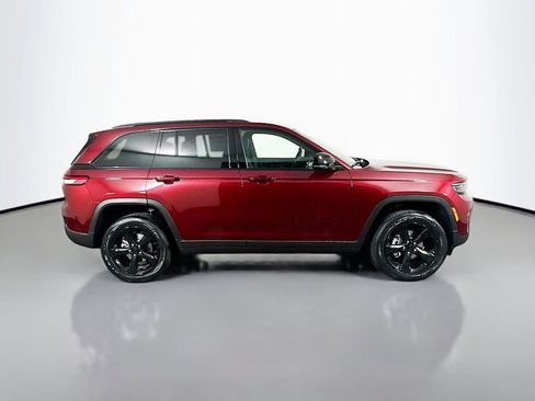 New 2025 Jeep Grand Cherokee Altitude image 8