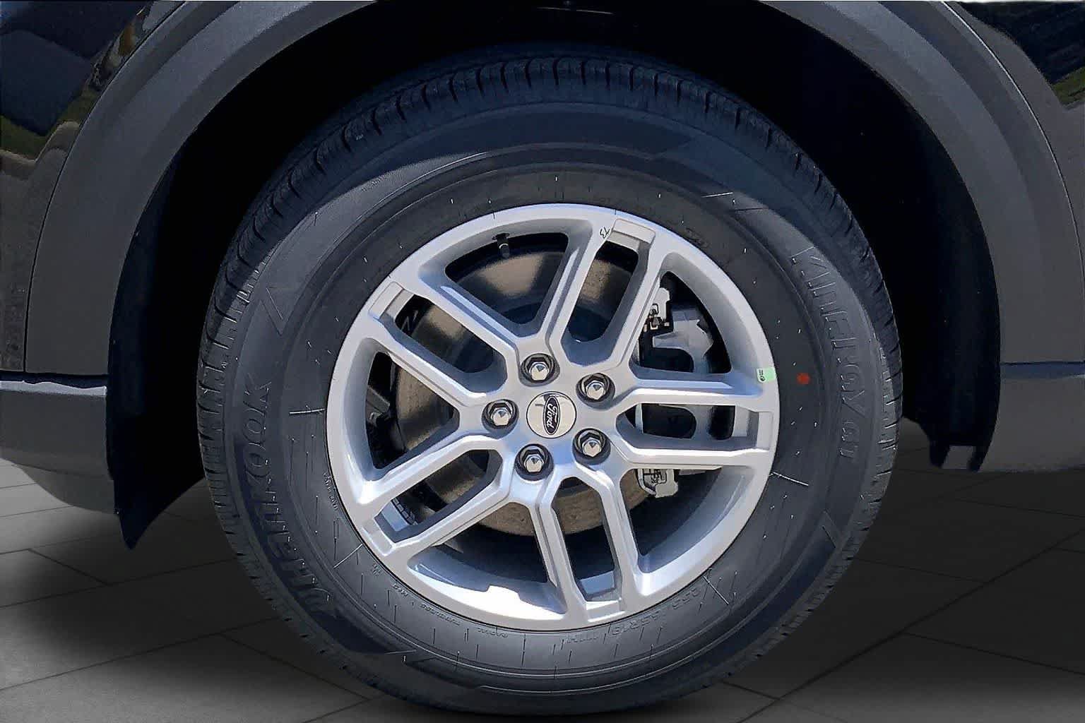 New 2026 Ford Explorer Active RWD image 12