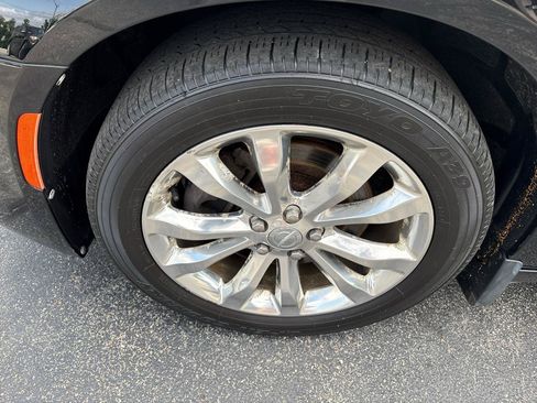 Used 2017 Chrysler 300 C w/ Safetytec Plus Group AWD/4WD image 11
