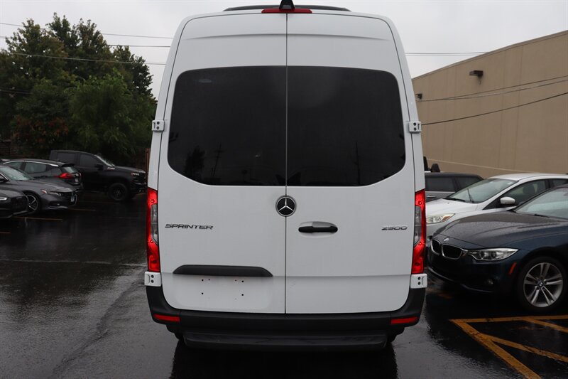 Used 2024 Mercedes-Benz Sprinter 2500 image 5