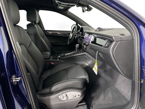 Certified 2026 Porsche Macan AWD/4WD image 29