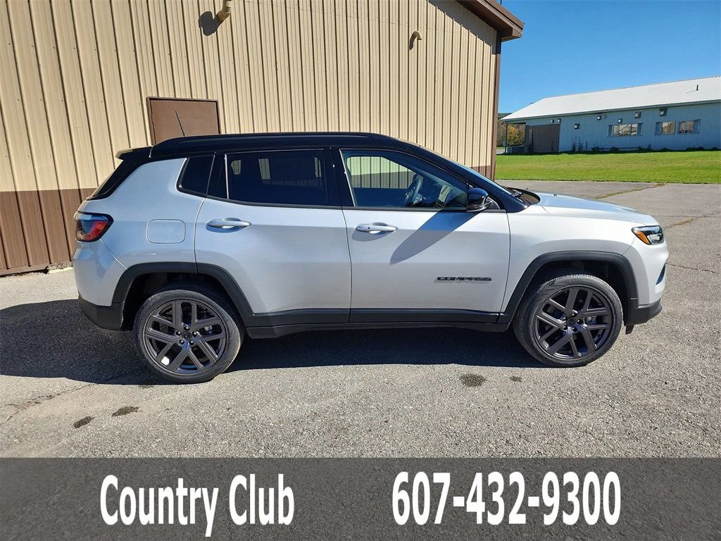 New 2025 Jeep Compass Limited w/ Sun & Sound Group AWD/4WD image 9