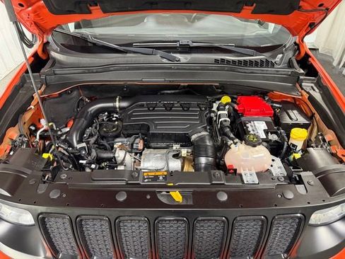 Used 2020 Jeep Renegade Altitude w/ UConnect 8.4 Nav Group AWD/4WD image 23