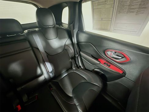 Used 2016 Jeep Cherokee Trailhawk w/ Trailer Tow Group image 14