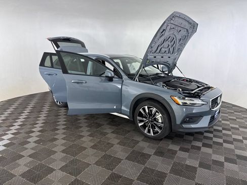 Used 2023 Volvo V60 B5 Cross Country Ultimate AWD/4WD image 16