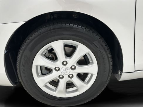 Used 2011 Toyota Camry LE w/ LE Extra-Value Pkg FWD image 9