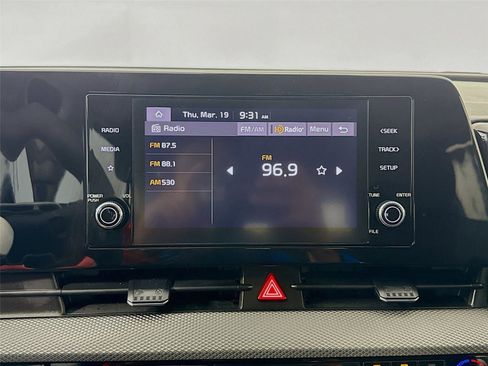 Used 2023 Kia Sportage LX image 9