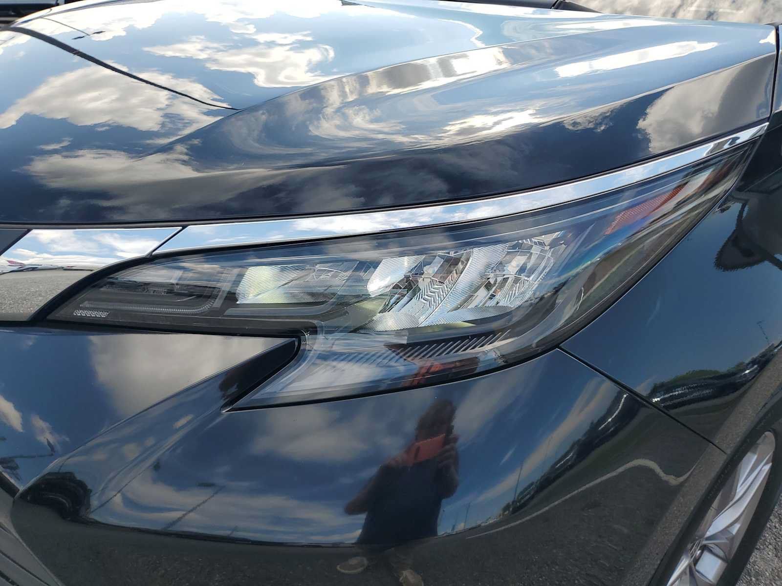 Used 2025 Toyota Sienna LE FWD image 13