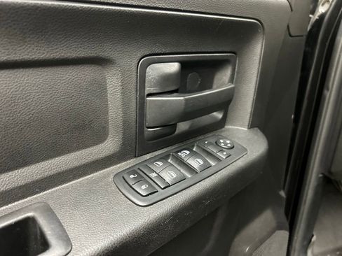 Used 2017 RAM 1500 Express AWD/4WD image 25