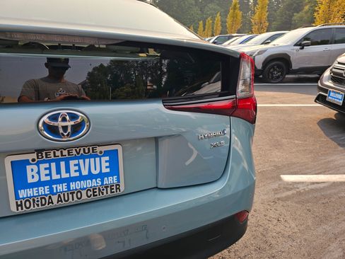 Used 2019 Toyota Prius XLE AWD/4WD image 17