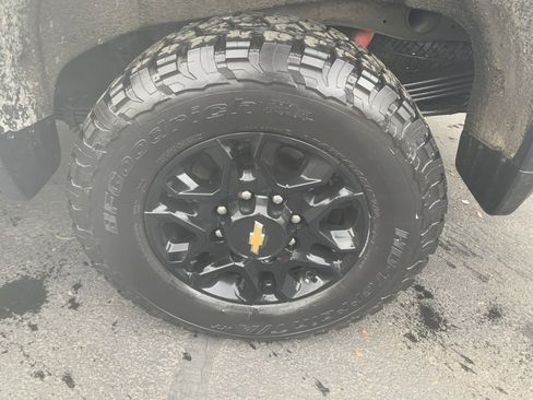 Used 2023 Chevrolet Silverado 2500 LT w/ Convenience Package image 11