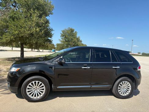 Used 2015 Lincoln MKX FWD image 2