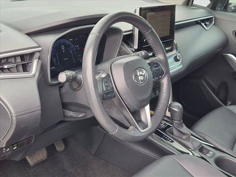 Used 2023 Toyota Corolla Cross XLE AWD/4WD image 9
