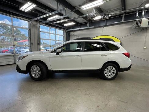 Used 2018 Subaru Outback 2.5i Premium image 2