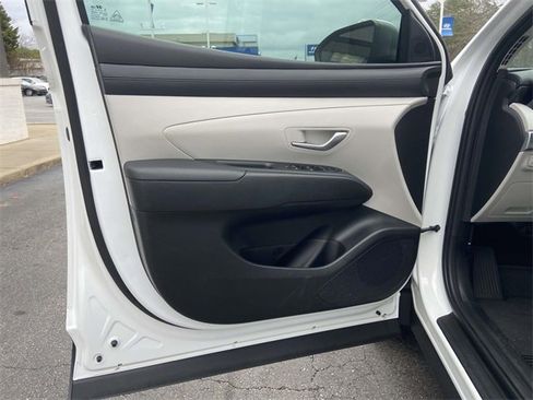 Certified 2025 Hyundai Tucson SE image 15