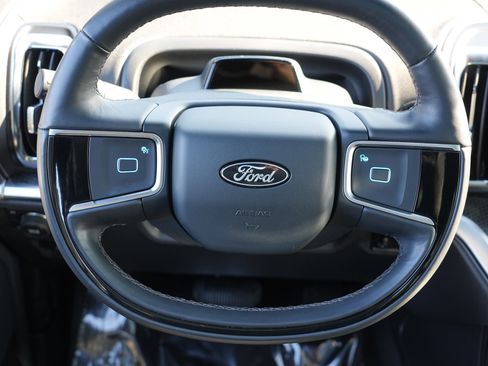 Used 2025 Ford Expedition Max Platinum w/ Stealth Appearance Package image 25