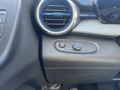 New 2026 Chevrolet Trax LT w/ Sunroof Package image 17