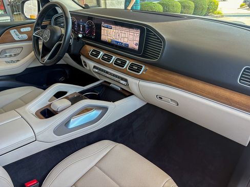 Used 2025 Mercedes-Benz GLE 350 4MATIC image 25