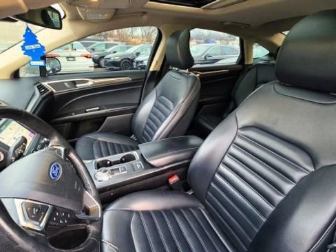 Used 2019 Ford Fusion SEL image 11