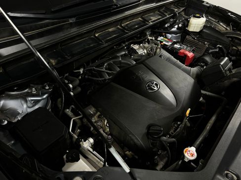 Used 2021 Toyota Highlander XLE FWD image 10