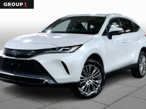 Used 2023 Toyota Venza XLE image 1