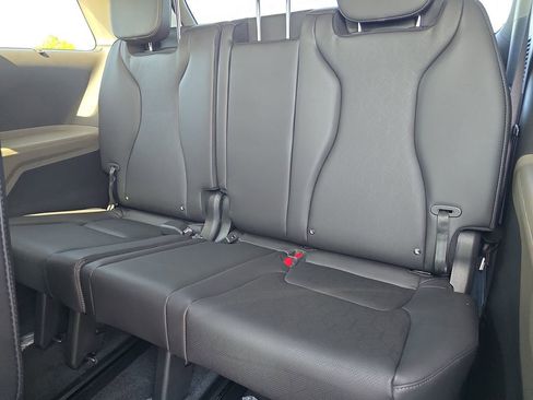 New 2026 Kia Carnival EX image 18