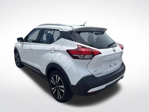 Used 2020 Nissan Kicks SR w/ SR Premium Package FWD image 3