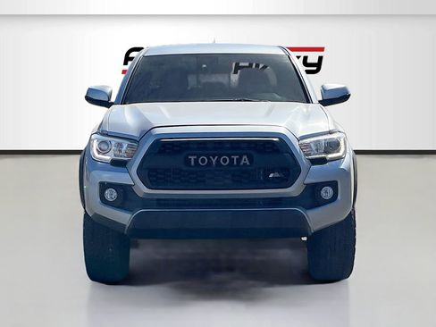 Used 2022 Toyota Tacoma TRD Off-Road w/ Technology Package AWD/4WD image 2