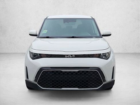 Used 2023 Kia Soul LX FWD image 2