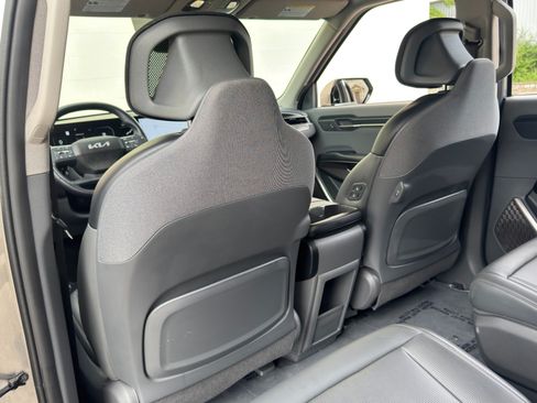 Used 2024 Kia EV9 Light Long Range RWD image 31